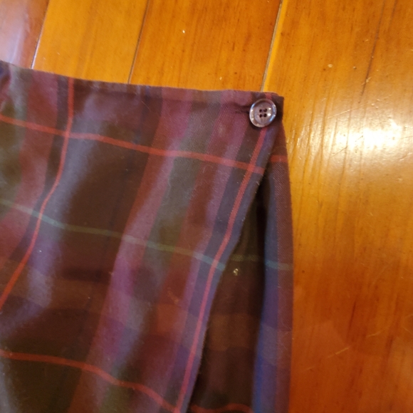 Tribeca Studio by Kenneth Cole Full-wrap Plaid Skirt, fully lined, Size 8P - Picture 3 of 6